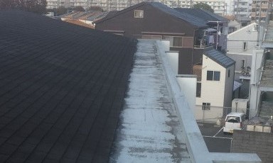 マンション防水処理　ケレン前の防水層